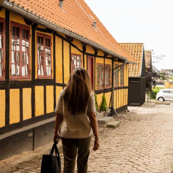 Nakskov gamle huse stræde kvinde