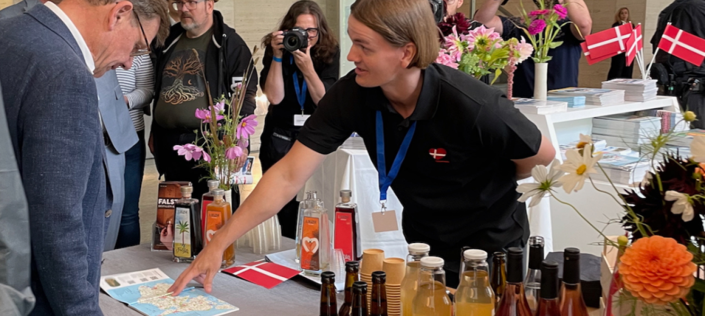 Den tyske udenrigsminister Johann Wadephul besøger Visit Lolland-Falsters stand