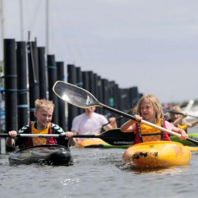 Havnens Dag Vild Med Vand børn i kanoer