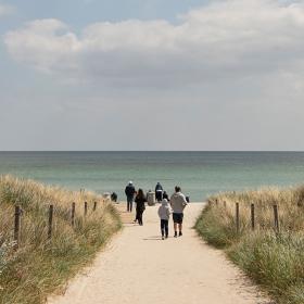 Marielyst Strand sti sand sommer